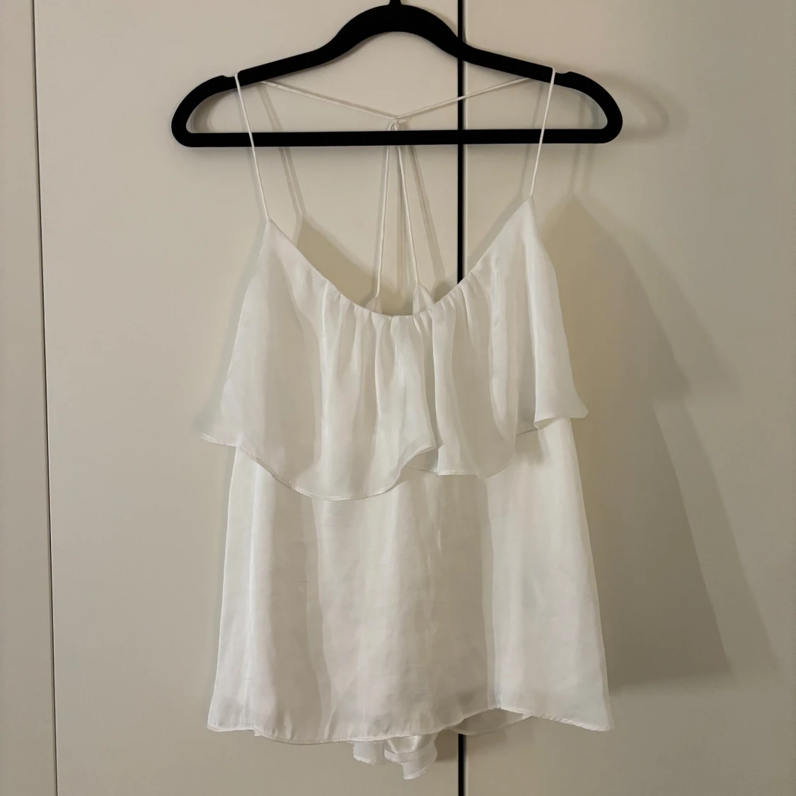 Vit ärmlös topp från Gina Tricot