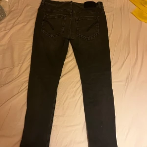 Dondup jeans  - Säljer mina dondup jeans för jag aldrig använder dom längre skick 7/10 storleken är 31 