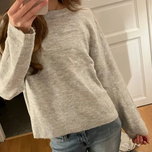 Stickad tröja  - Jättefin stickad tröja från lager 157, aldrig använd och köpt för 200kr💕