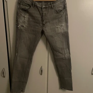 Jeans från Alessandro zavetti  - Strl 34 men mer som 32. Använda 2-3 gånger. Nypris 850 kr  Säljes för 350 kr