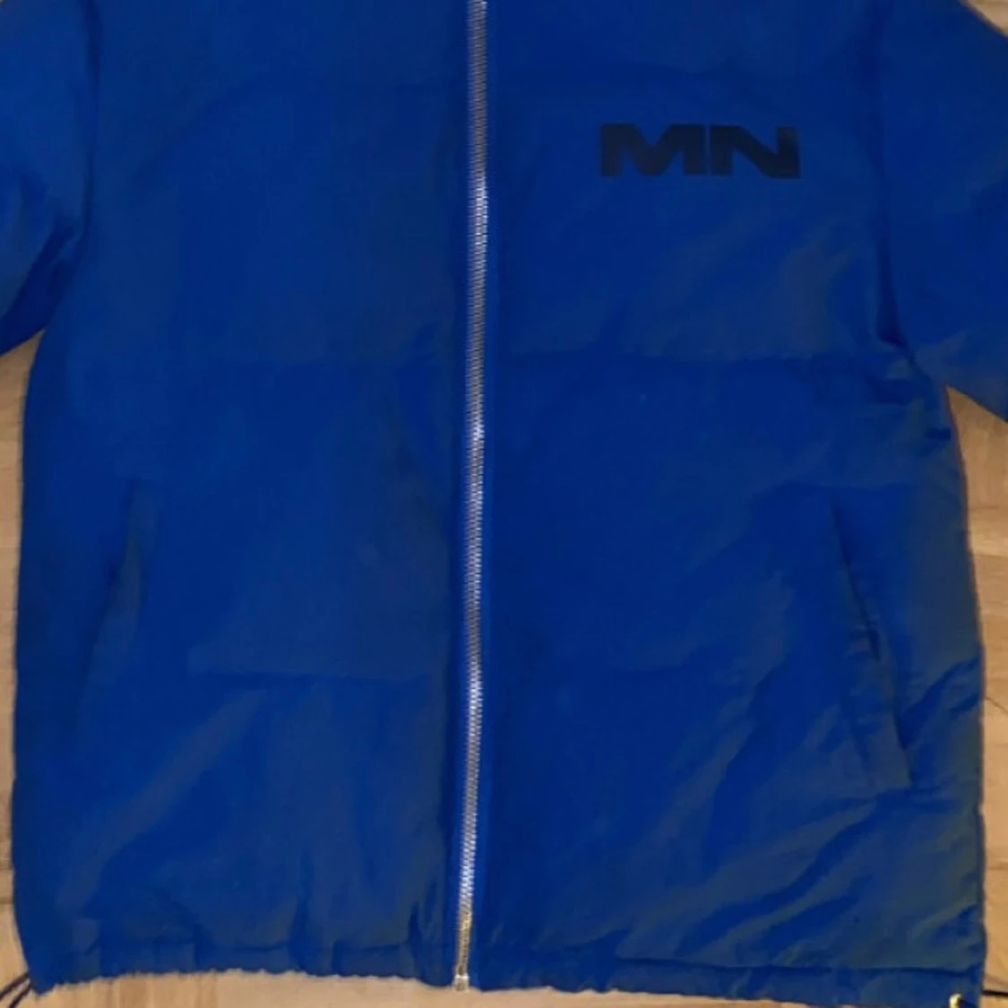 Blå pufferjacka från Mennace