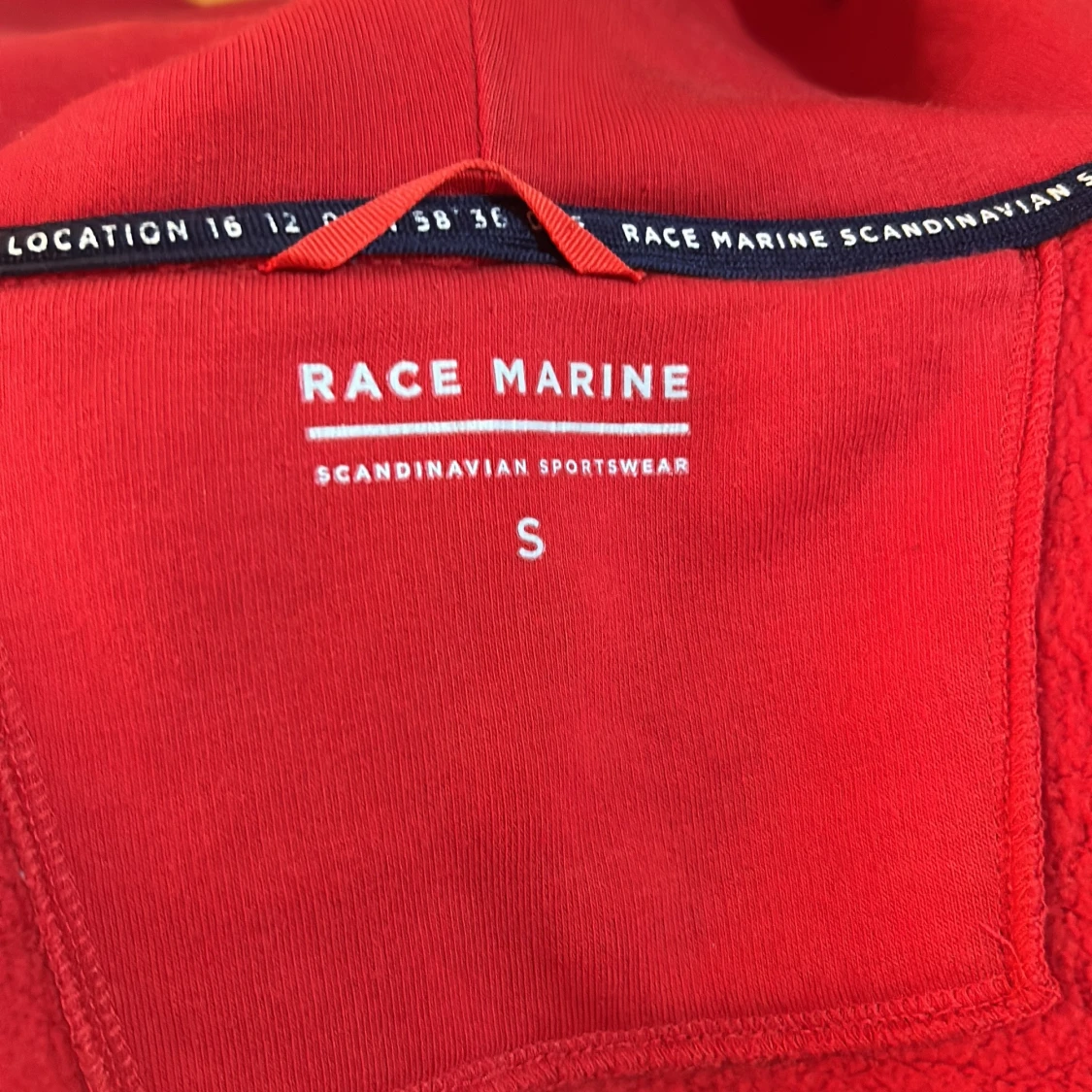 Röd hoodie från Race Marine - 91