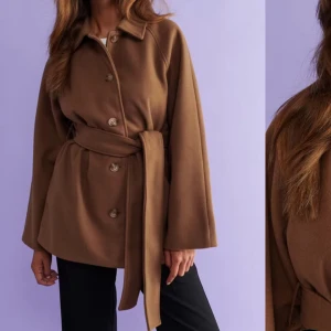 Irma winter coat - ginatricot - Jättefin kappa i nyskick storlek S, tyvärr aldrig använd då den var för stor för mig. 