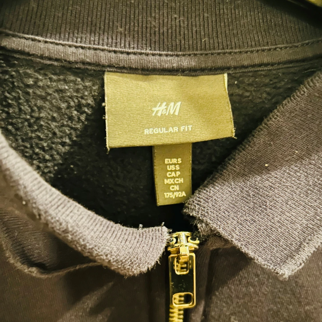 Mörkblå tröja med dragkedja från H&M - 91