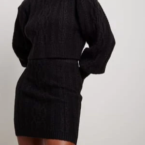 Kabelstickad kjol nakd - Från NA-KD. Strl 32 men passar även strl 34 då den är stretchig. Använd en gång.