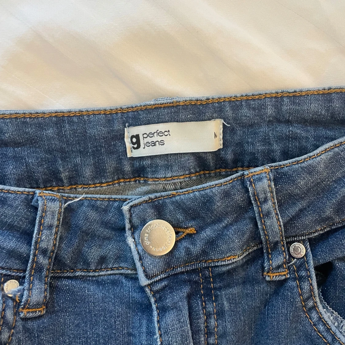 Blåa jeans från Gina Tricot  - 4