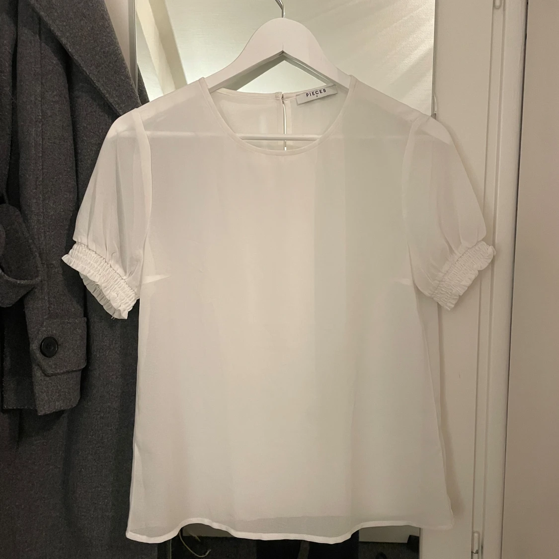 Vit blus från Pieces - 1