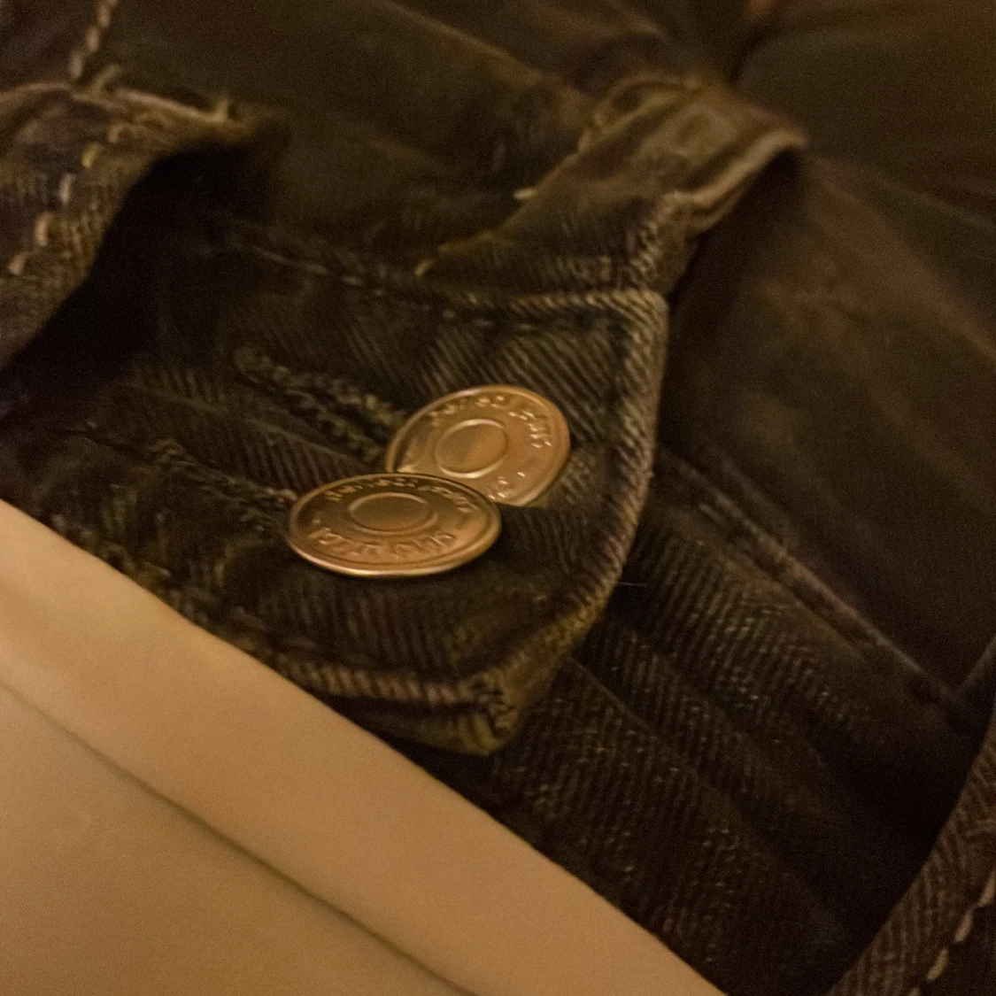 Svarta jeans med knappar - 3