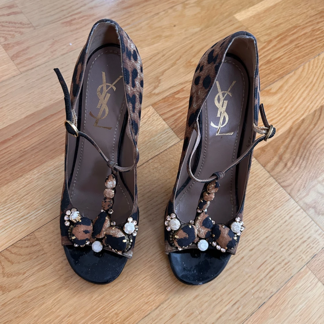 Leopardmönstrade klackskor från YSL - 1