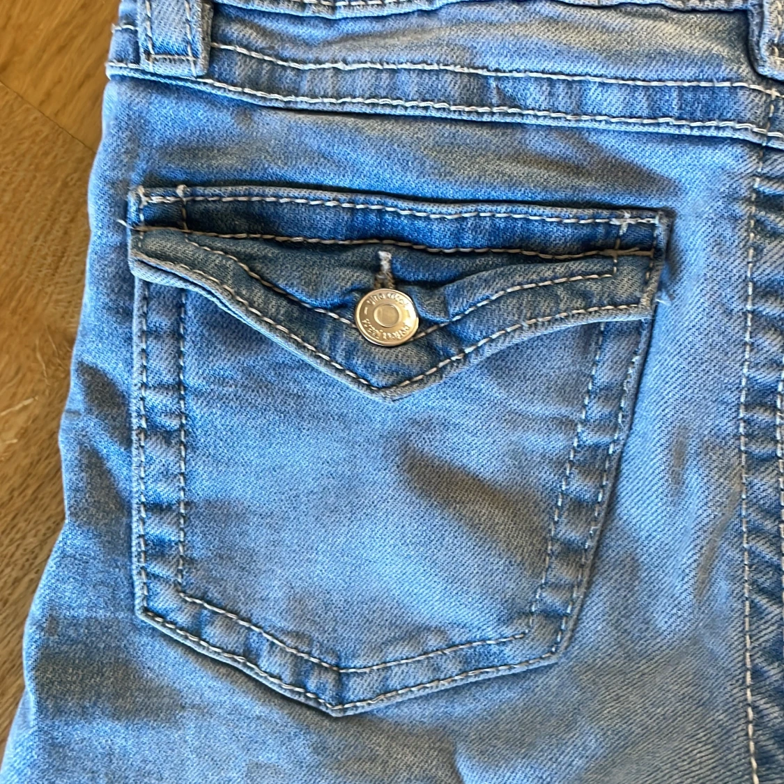 Low waist botcut jeans