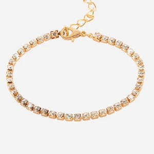 Guldarmband från Ur&penn - Elegant guldarmband från Montini med en stilren kedjedesign. Perfekt för att lägga till en touch av lyx till din outfit. Armbandet har en säker låsning och är lätt att matcha med andra smycken.