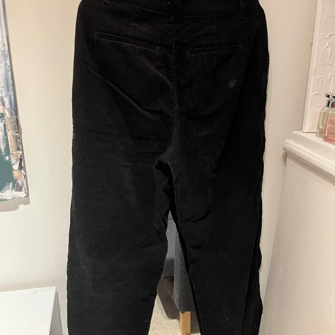 Svarta manchesterbyxor från Uniqlo - 1