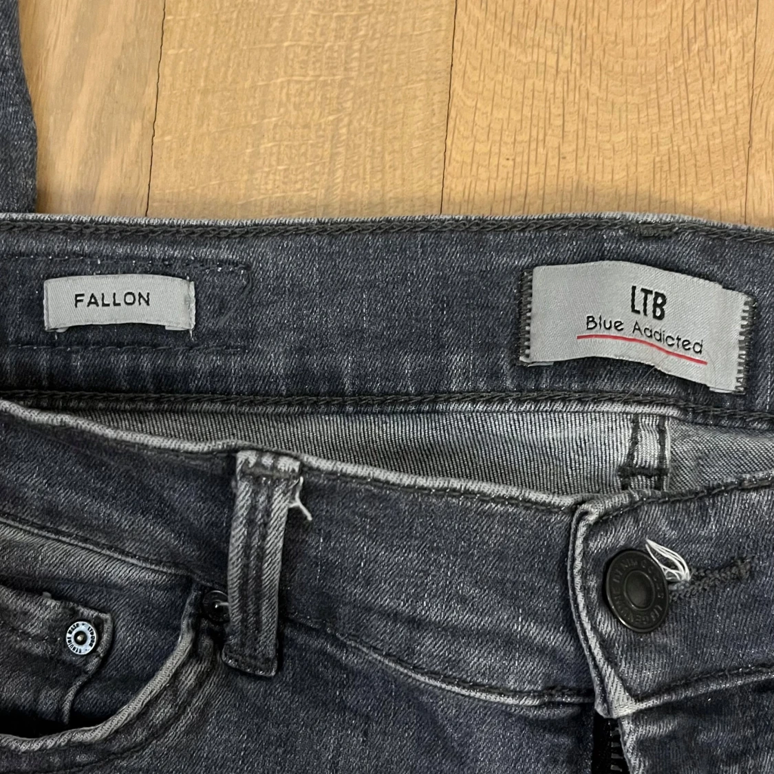 Mörkgråa jeans från LTB - 2