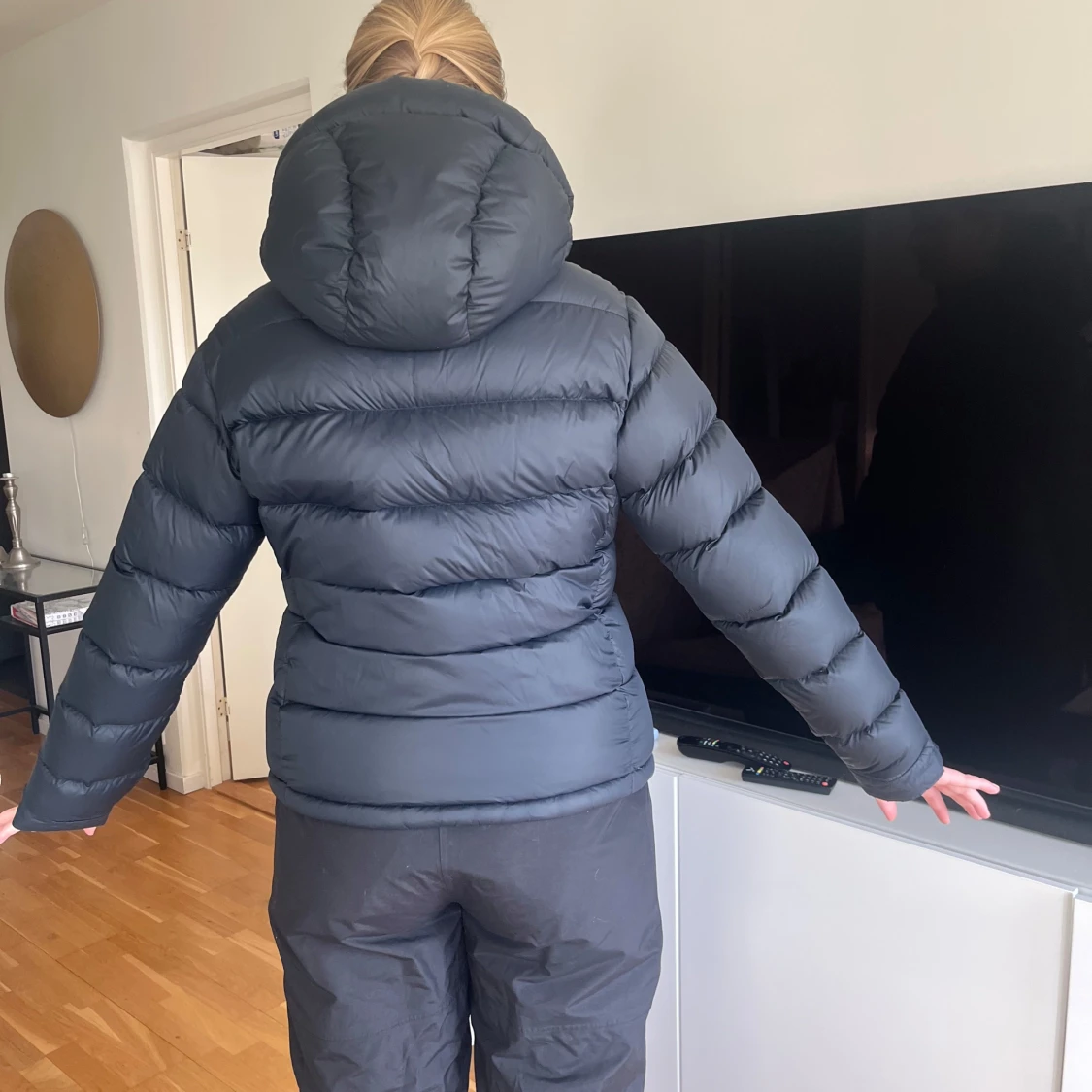 Svart dunjacka från Peak Performance - 1