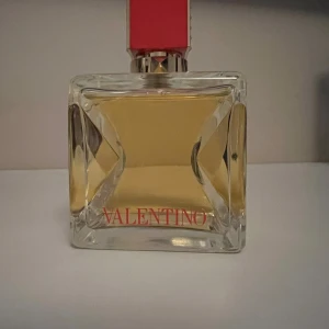  Valentino vice viva 100ml - Parfym från Valentino, sparsamt använd. 100ml flaska 