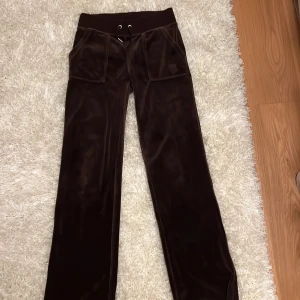 Juciy  - Dessa byxor har jag andvänt 5 gånger har fuxit ur de nu, äkta juciy. Köpte för 1200