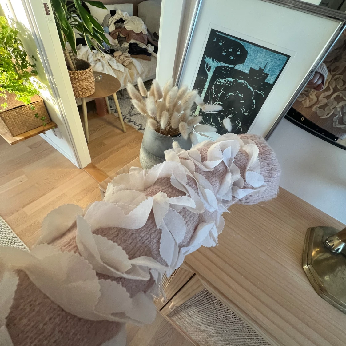 Rosa tröja med volangdetaljer - 1