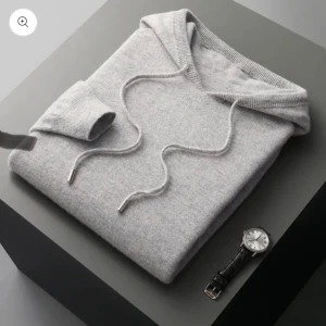 Cashmere hoodie  - Hej säljer min cashmere hoodie andvän tre gånger lite knopprig annars i nyskick pris 600 skriv vid frågor och funderingar lägg gärna prisförslag passar mellan 170-180