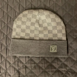 Grå lv beanie  - Typ ny, utan tags.