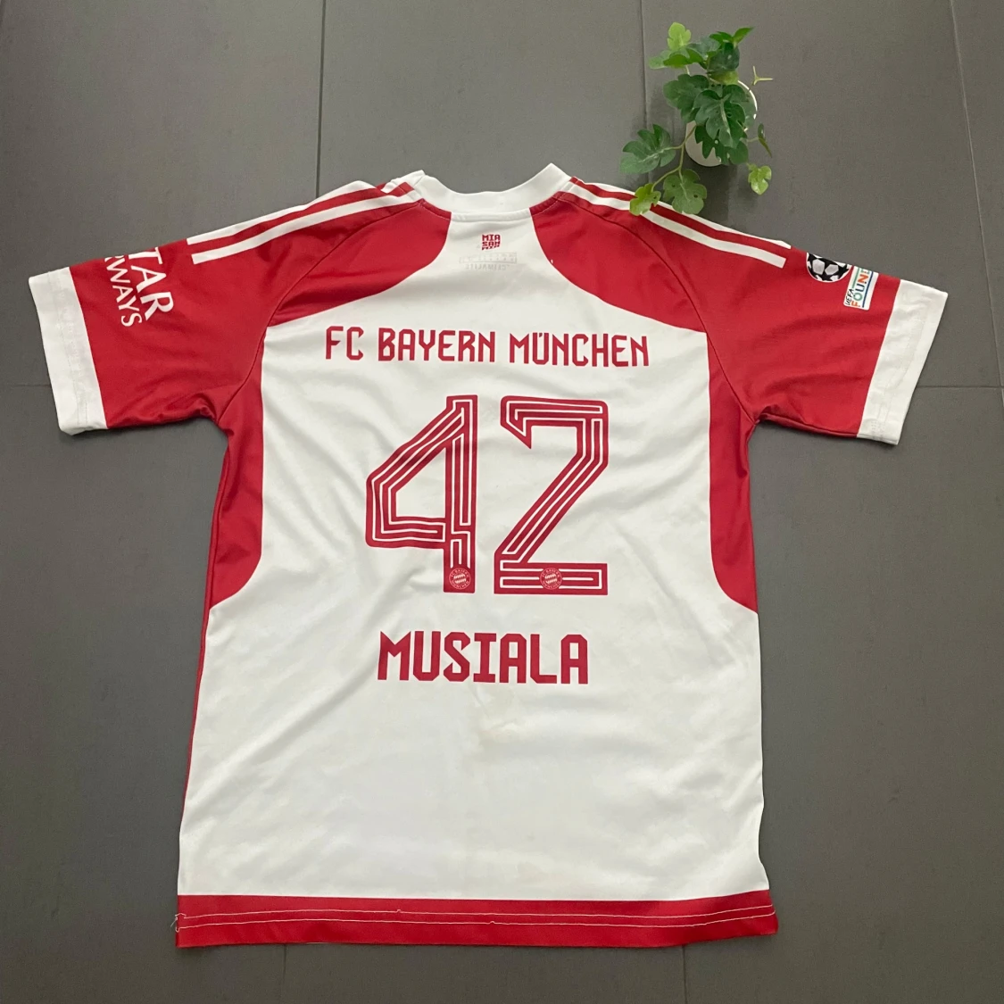 Vit och röd Bayern München fotbollströja - 1