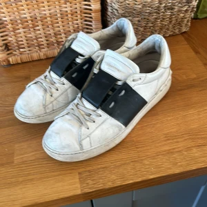 Valentino skor - Trendiga valentino skor i dugligt skick, tvivla inte på att ställa frågor om ni har några