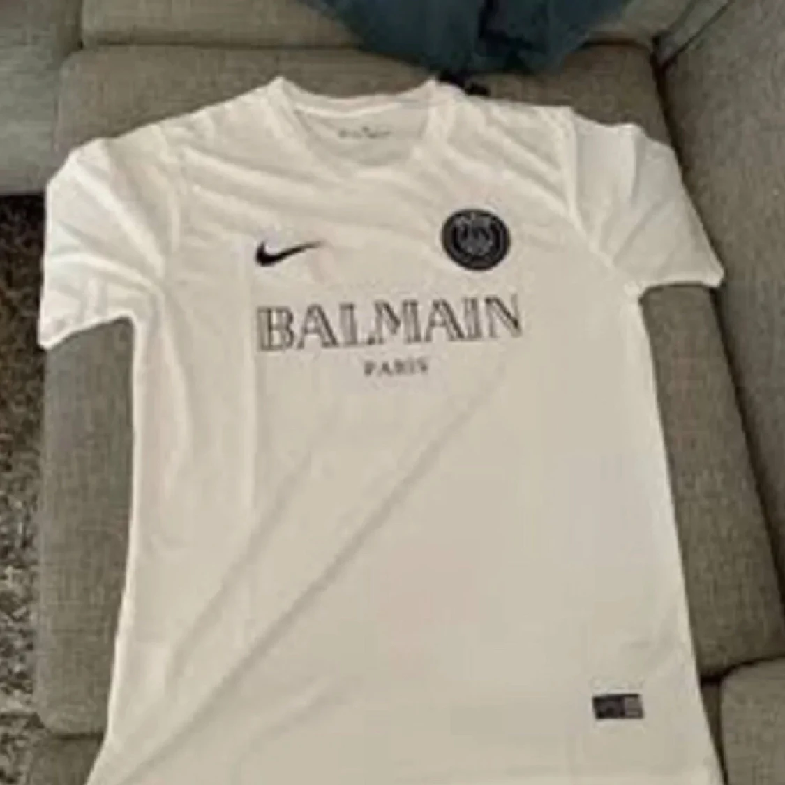 Svart och vit t-shirt från Balmain - 2