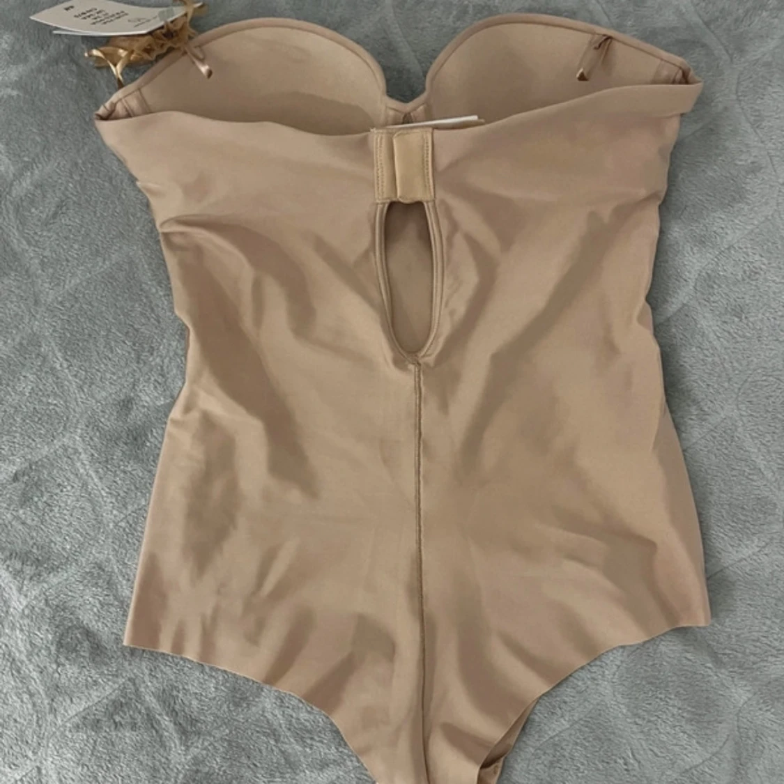 Beige shapewear body  från H&M - 3