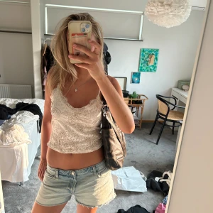 Zara linne - As najs linne som jag klippt av och sytt själv från en zara klänning!!