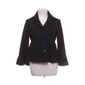 Svart kort tyg kavaj - Super snygg! Köpt på sellply, men inte använd speciellt mycket😍💋💋