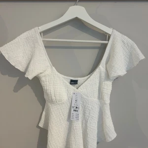 Topp Gina Tricot  - Helt ny topp från Gina Tricot stl xs. Ej använd. 