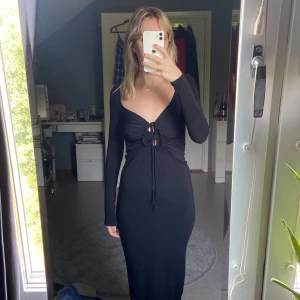 Svart klänning - Svart lång klänning