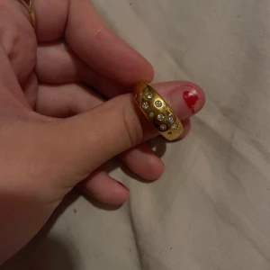 Guld Ring - sparsamt använd 