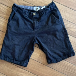 Shorts - Välanvända men hela. 