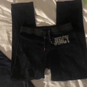 vintage Juicy couture  - Vintage juicy couture byxor står Xl på lappen men är mer som en M/S💘 priset kan diskuteras , tryck gärna på köp nu 💘
