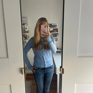 Holly & white kofta - En jättesnygg kofta från Lindex märke Holly & white! Knappt använd.