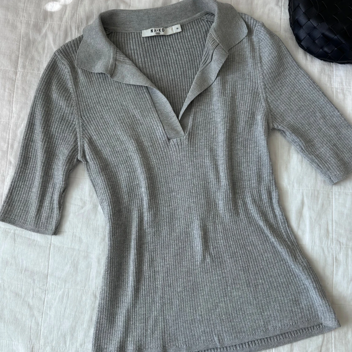 Grå ribbad topp från NA-KD - 91
