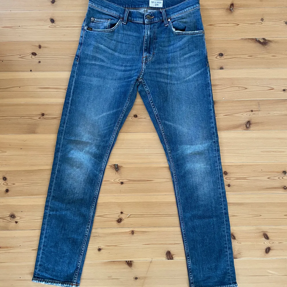 Riktigt snygga tiger jeans med fet wash i väldigt bra skick. Har även 15 till jeans i olika märken, så tveka inte med frågor och priser kan alltid diskuteras!. Jeans & Byxor.