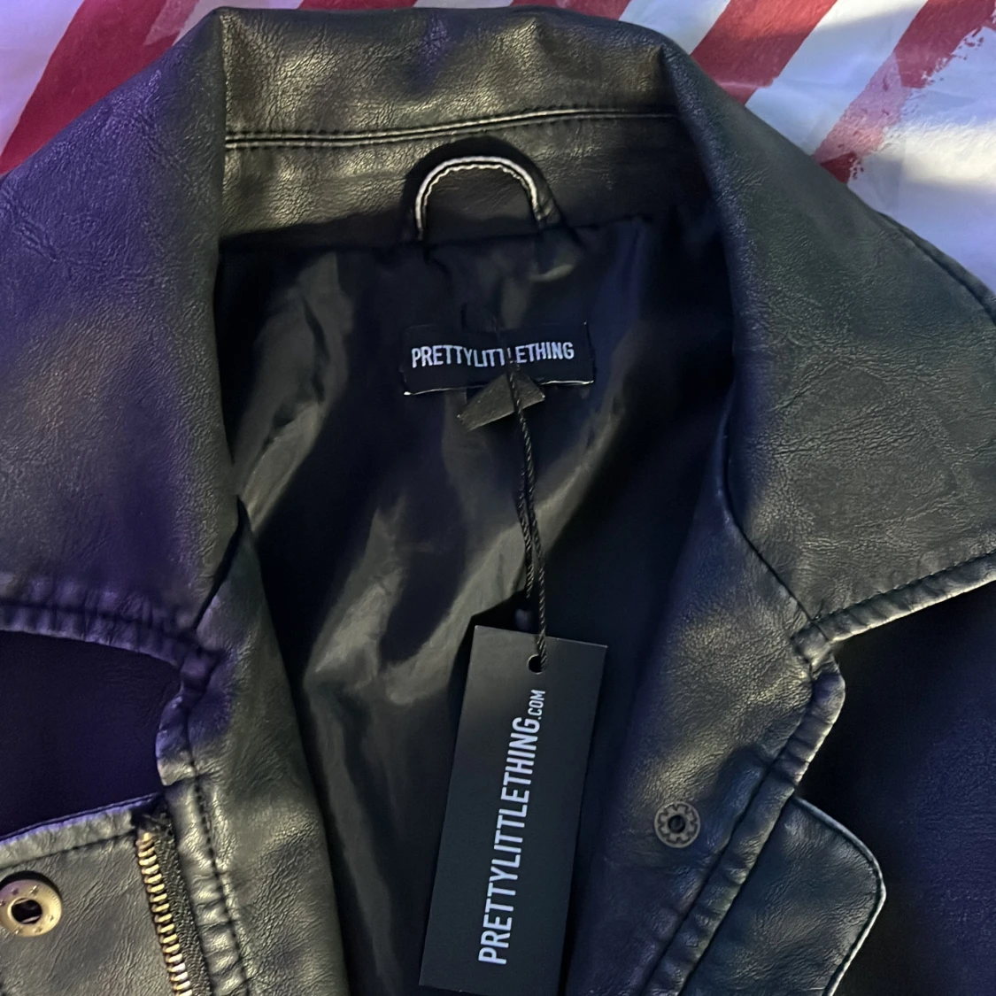 Svart skinnjacka från PrettyLittleThing - 91