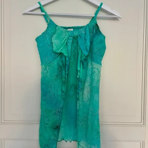 Y2K topp - Så fin topp köpt på Napoli centrale! Köpt för 400 vintage därav priset