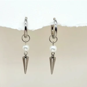 Handgjorda örhängen  - Handgjorda örhängen●Material-pärlor  och 100% rostfritt stål ●Örhängeskrokar -rostfritt stål. Nickel fri. Längd -5cm.  Vattentåliga, ändrar inte färgen! Köp för 1st-70kr eller 110kr/paret