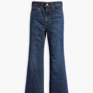 Ribcage Bell Jeans - Utsvänga Levi’s jeans i mycket fint skick!  Storlek 25/30 Nypris: 1500