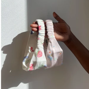 Djerf avenue hårband - Jättegulligt och fint hårband! Färgen Summer island💞nypris 450kr. skriv vid frågor!