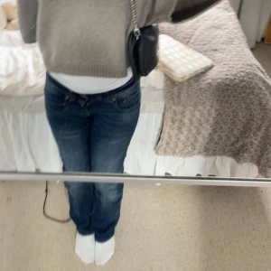 Bootcut Jeans - Säljer dessa skitsnygga G star jeans som tyvärr är för små för mig! De är lowaist, bootcut och köpa för 1500 på zalando, knappt använda ❤️