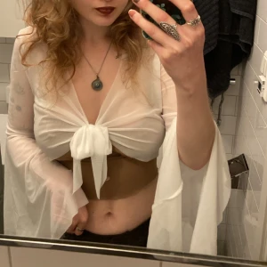 Topp - Superfin knyttopp med vida armar som inte kommer till användning! Endast använd en gång