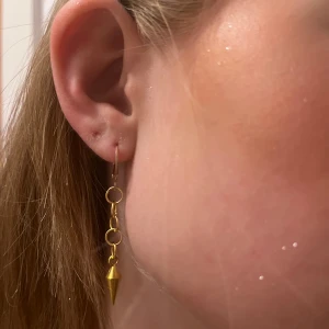 Olivia earring - Säljer detta perfekta örhänge inför skolstarten💕
