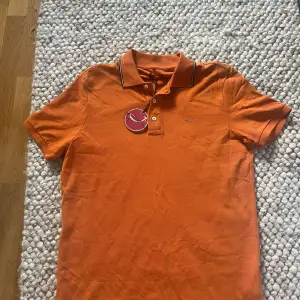 Sprillans ny Jacob Cohen pike i en unik färg SIZE L fits M/L säljes för 1299kr kan strykas innan affär vid begäran