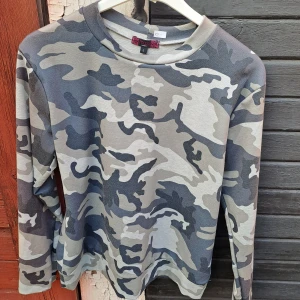 Cargotröja stl L - Cargotröja i stl L från Missi.