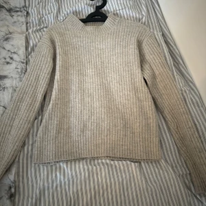 Stickad tröja - En super fin stickad tröja ifrån h&m💕