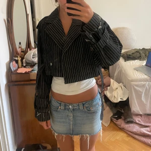 Cropped jacka  - Croppad jacka från zara knappt använd 