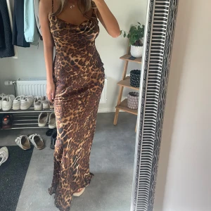 Leopard långklänning  - Från aya-s